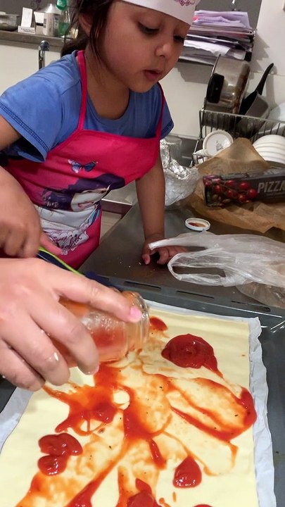 Aisha Make a Pizza