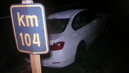 Civic e BMW se envolvem em colisão na BR-467 e vão parar no canteiro que divide as vias