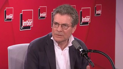 Antoine Compagnon : "Nous vivons avec une bonne dose de bêtise, il faut assumer sa bêtise : en particulier au niveau de la littérature, pour inventer des histoires, être romancier, il faut se laisser aller"