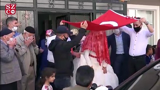 Gelin arabasından bahşiş alabilmek için canlarını hiçe saydılar