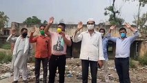 शामली- मोहल्ला खेल में गंदगी से परेशान मोहल्ले वासियों ने किया प्रदर्शन