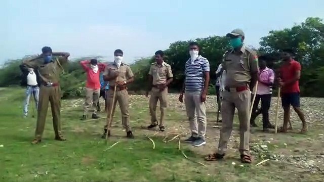 घर से खेत पर जा रहे एक किसान पर घात लगाए बैठे पैंथर ने क‍िया हमला