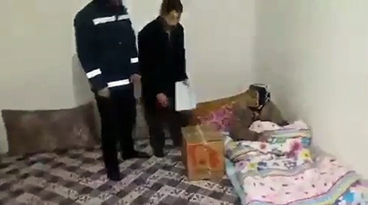Yaşlı kadına yardım tesliminde kamera kaydı beklendi; "Bunu sana büyükşehir belediye başkanımız gönderdi"
