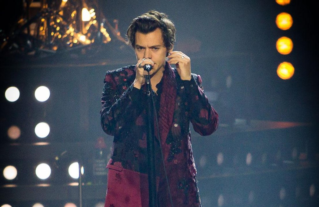 Harry Styles reporte la partie nord-américaines de sa tournée