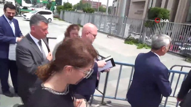 - ABD İstanbul Başkonsolosluğu görevlisi Metin Topuz, FETÖ üyeleriyle irtibatlı olduğu gerekçesiyle yargılandığı dava da örgüte yardım suçundan 8 yıl 9 ay hapse çarptırıldı.