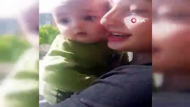 Sağlık çalışanı 4 aydır görmediği ailesine “Koronayı aştım da geldim” afişi ile gitti