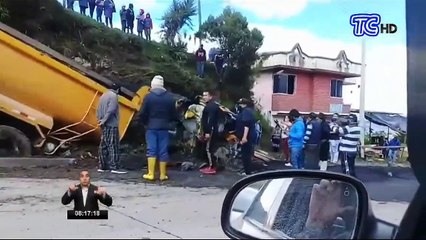 Ciudadanos denuncian a mujer  que  bota la basura cuando carro recolector ya ha pasado