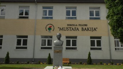 Zbulohet busti i rinovuar i Heroit Mustafa Bakija-Lajme