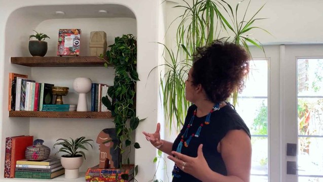 Pro Designers Share Their Best Bookshelf Decorating Tips