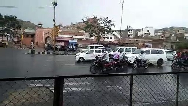 दिन भर उमस ने सताया, शाम को मिली राहत