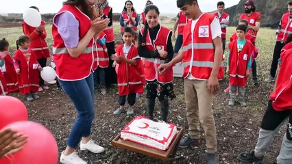Türk Kızılay köy çocuklarını hediyelerle sevindirdi - AĞRI
