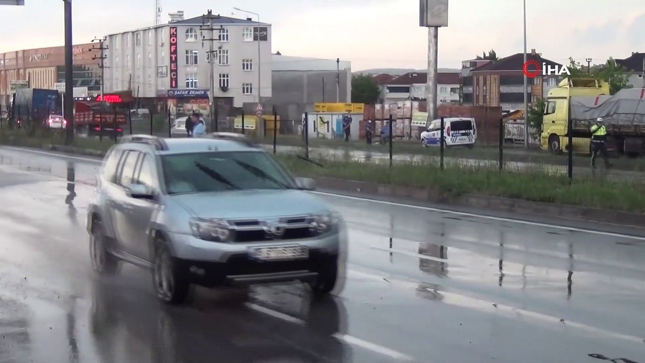 Yağmur sonrası kazaların ardından uzun araç kuyrukları oluştu