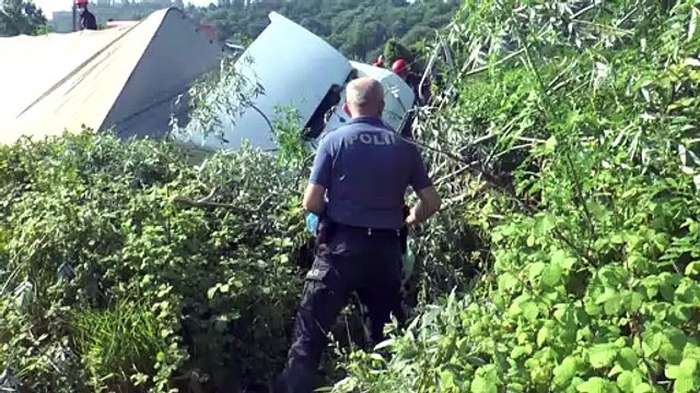 Anadolu Otoyolu'nda şarampole devrilen tırın sürücüsü yaralandı - SAKARYA