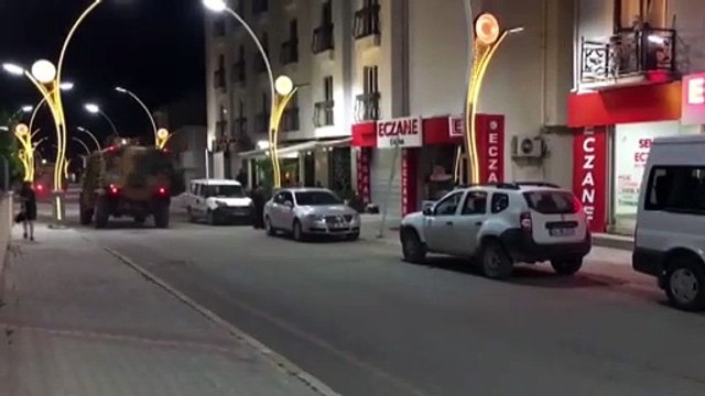 Van'da PKK'lı teröristler yol yapım işçilerine saldırdı: 2 şehit, 8 yaralı - Van Devlet Hastanesi önü