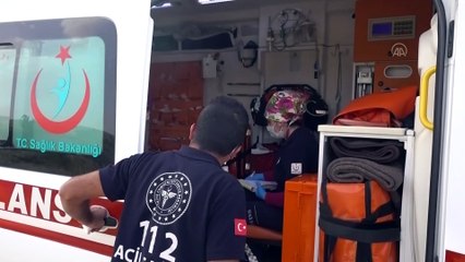 Çocuğa çarpmamak için manevra yapan otomobil devrildi: 3 yaralı - KIRIKKALE