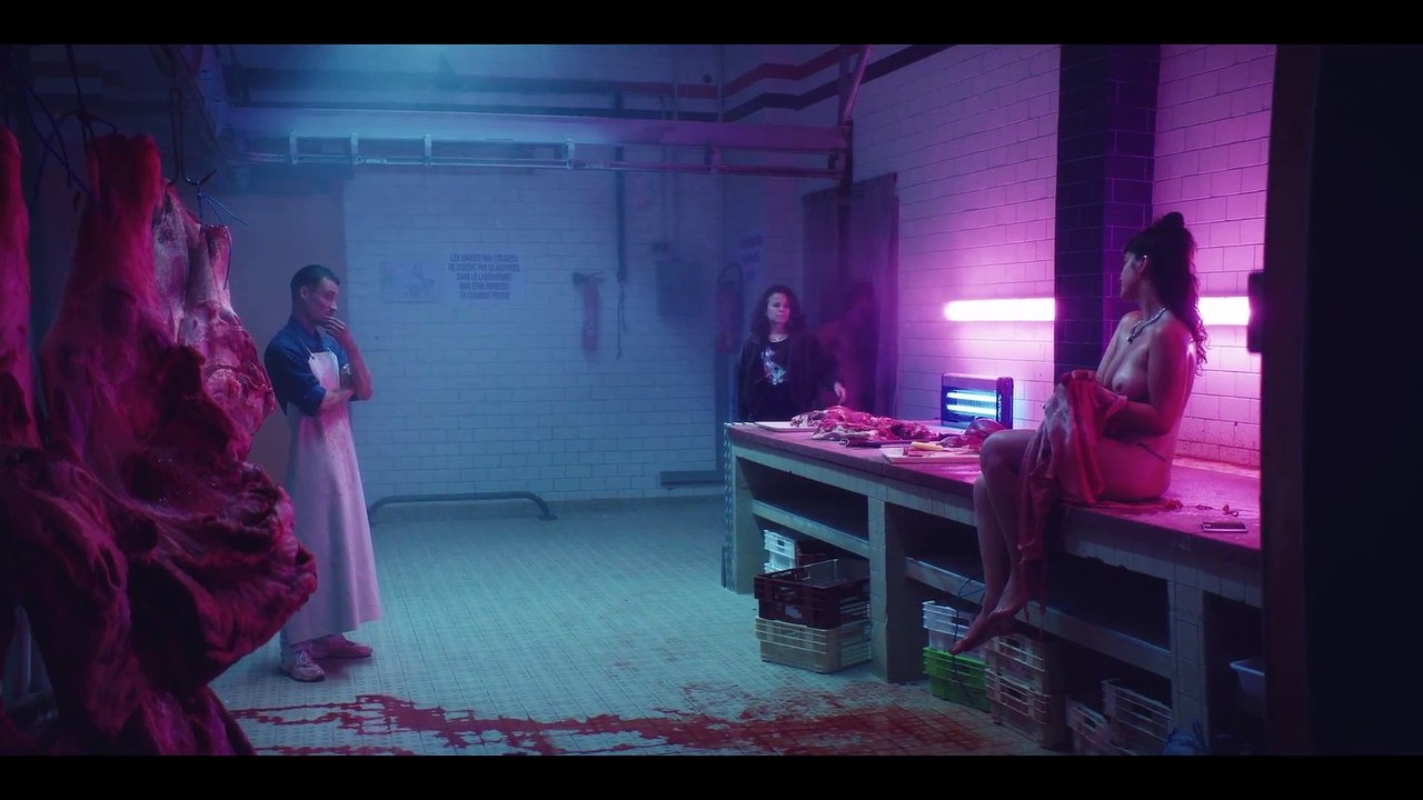Vampires S01 E01