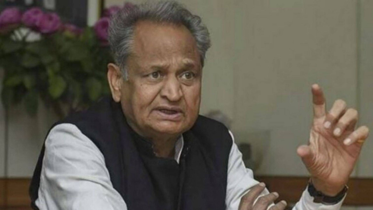 Rajasthan: Congress shifts MLAs amid fears of h...