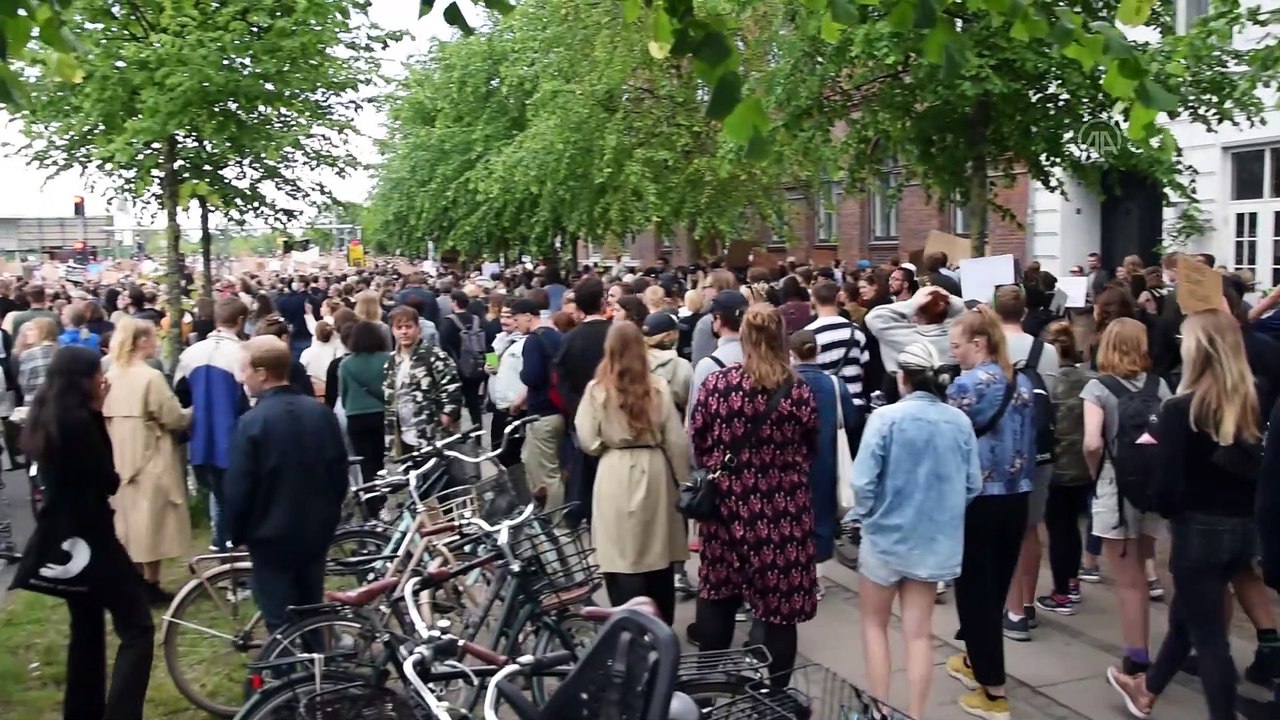Danimarka'da 15 bin kişi ırkçılık ve polis şiddetini protesto etti - KOPENHAG