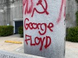 Dos detenidos por vandalizar estatuas en Miami con símbolos del comunismo | El Diario en 90 segundos