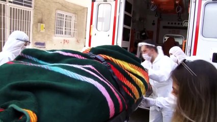 270 kilogramlık engelli kişi itfaiyenin yardımıyla hastaneye kaldırıldı - MERSİN