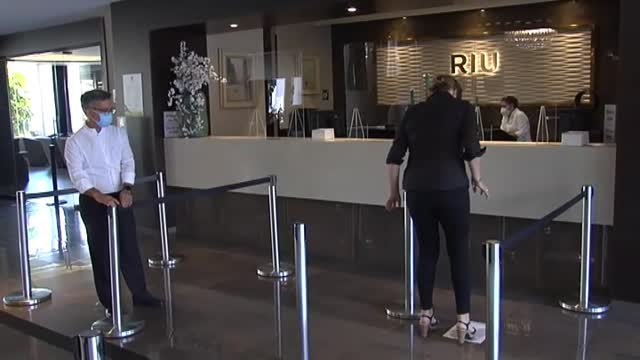 Los hoteles de Baleares y Canarias se preparan para la reapertura turística