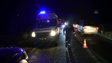 Bodrum'da beton bariyerlere çarpan lüks otomobil alev aldı - MUĞLA