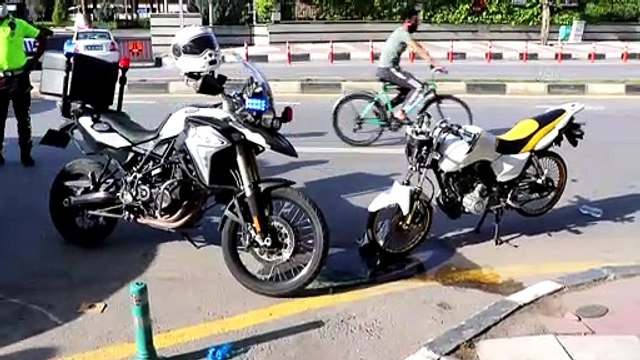 Kovalamaca sırasında iki motosikletin çarpıştığı kazada biri polis 3 kişi yaralandı - MANİSA