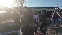 Ora News - Rikthehen përplasjet në Velipojë, banorët kundër IKMT, policia hedh gazlotsjellës