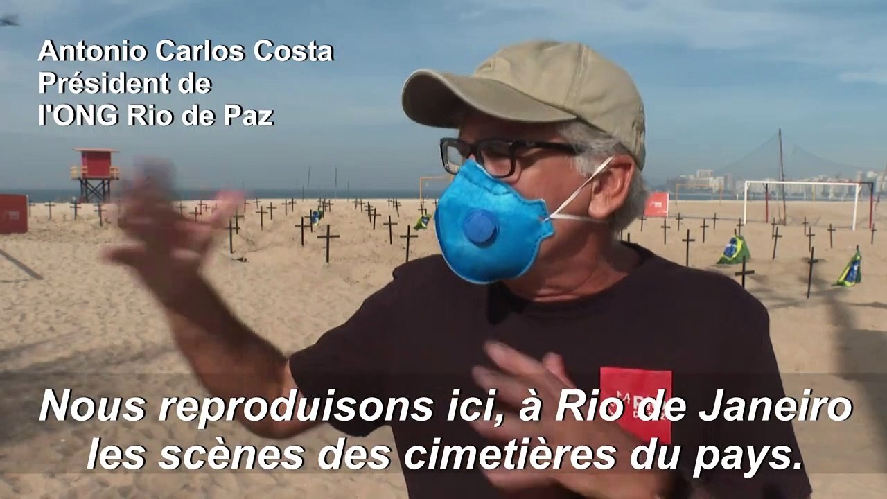Brésil: cent tombes à Copacabana pour honorer les morts du Covid-19