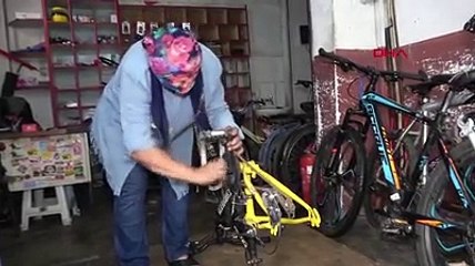 Oğluna yardım için başladığı bisiklet tamirinde usta oldu