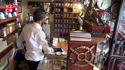 Çay evi işletmecisinden müşteriye özel isimli bardak