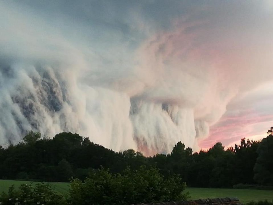 Regardez cet arcus impressionnant aperçu dans le ciel du Vexin