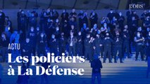 Les policiers manifestent à La Défense pour le maintien de la clé d'étranglement