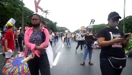 Download Video: Protesters practice physical distancing at Independence Day rally