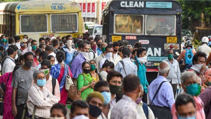 Tải video: Defying social distancing, Mumbaikars flock to Marine Drive