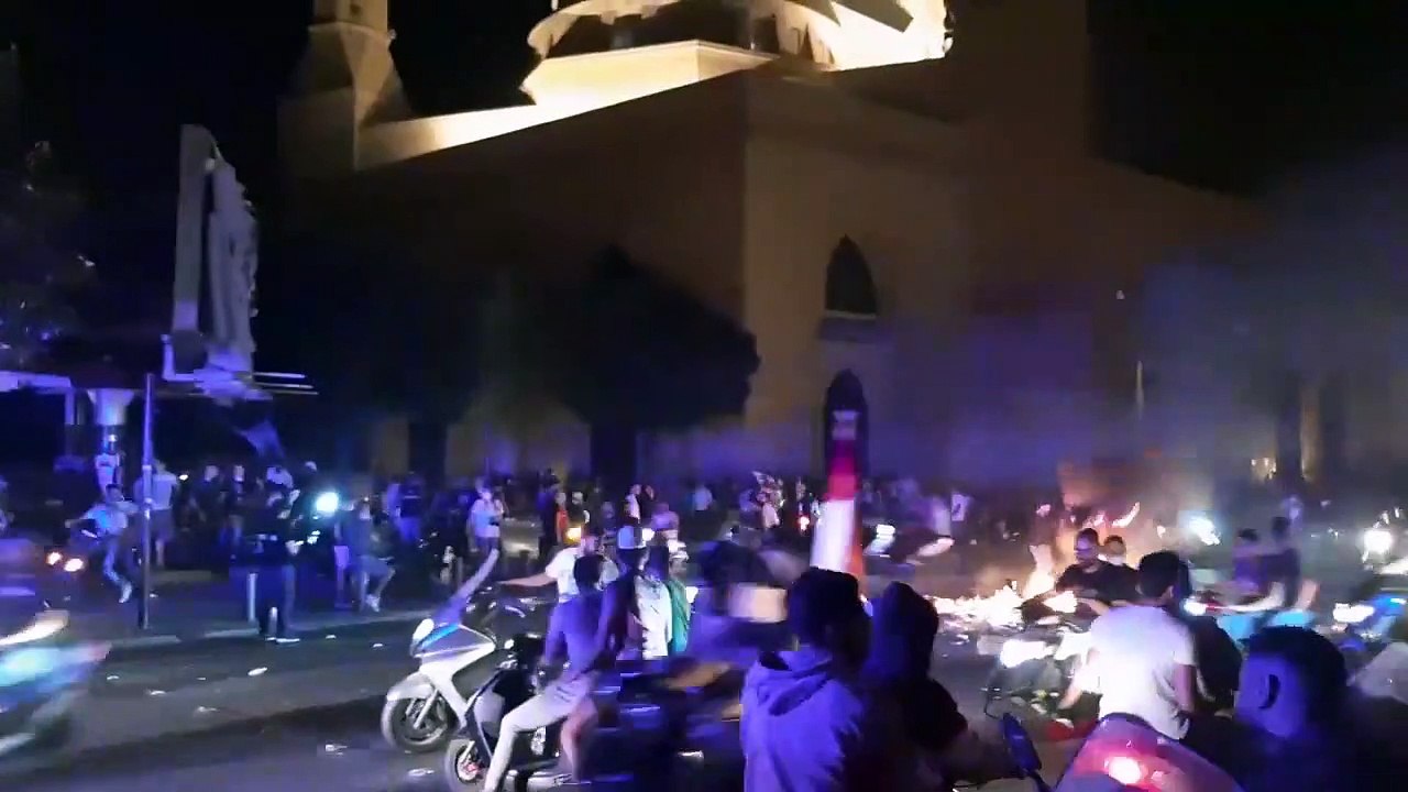 احتجاجات ليلية تعم لبنان