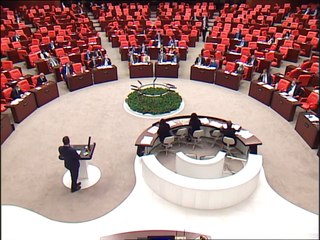 "Bu ülkede yürekli gazeteciler mahkeme kapısında, kalemini kiraya verenler Saray'ın kapısında"