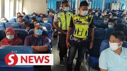 Long queue at ferry jetty as holidaymakers head to Langkawi