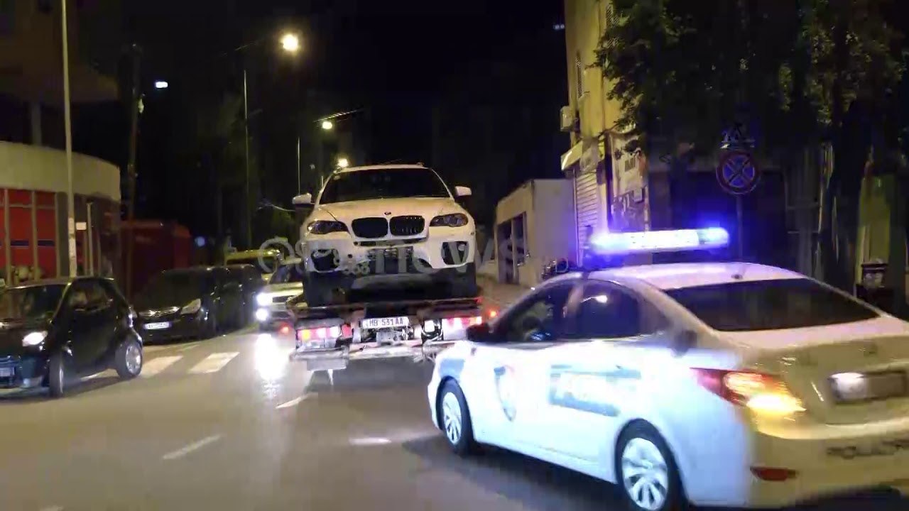 Ora News - Atentati në Tiranë : Makina e Hekuran Billës largohet nga vendi ku ndodhi vrasja