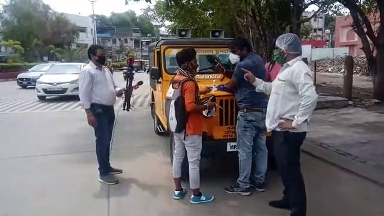 इंदौर में निगम की कार्रवाई, बाइक पर 2 सवारी, बिना मास्क बैठे तो बन रहा है चालान