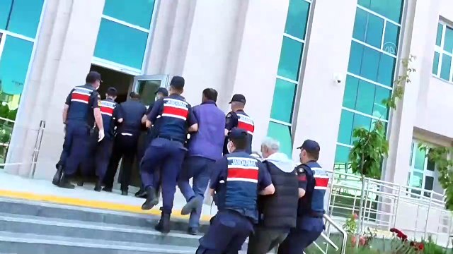Konya merkezli silah kaçakçılığı operasyonunda yakalanan 21 zanlıdan 3'ü tutuklandı - KONYA