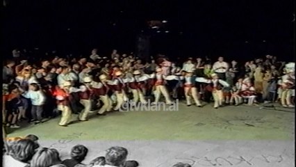 Femijet librazhdas nderohen me kupe ne Festivalin e Ballkanit (31 Maj 2000)
