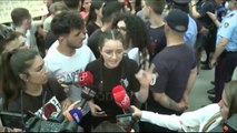 Ora News - Maturantja e indinjuar: Tre vite shkollë nuk mi hedh poshtë një ministri e turpit