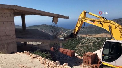 Kaş’ta yüzme havuzlu milyonluk kaçak villalar affedilmedi