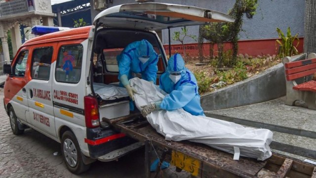 SC slams Delhi govt, Centre over treatment of Covid patients, handling of bodies