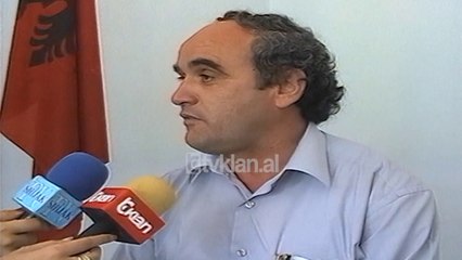 Download Video: Pal Dajci reagon ndaj akuzave te Ministrit Poci (31 Maj 2000)