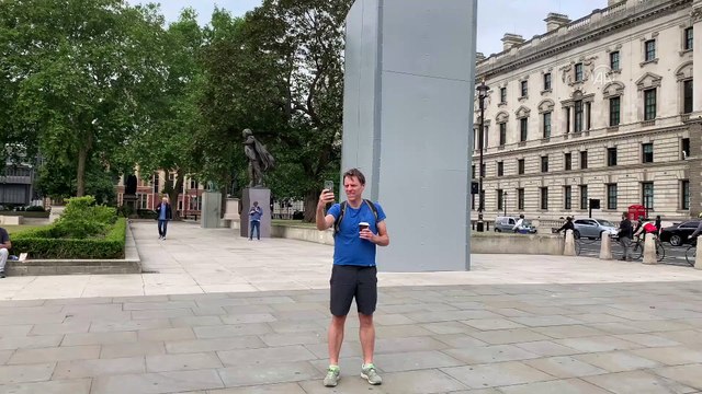 Irkçılık karşıtı yeni gösteriler öncesi Churchill'in heykeli korumaya alındı (2) - LONDRA