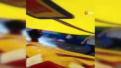 Sağanak yağış, dakikalar içerisinde İzmir'de hayatı felç etti