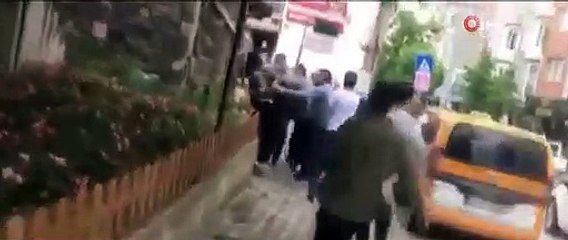 Baldız ile enişte arasında yaşananları gören öfkeli grup, genç adamı linç etmek istedi