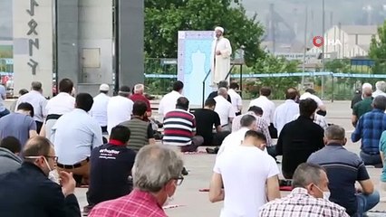 Karabük'te sosyal mesafeli üçüncü cuma namazı kılındı